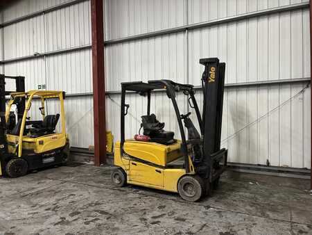 Eléctrica de 4 ruedas 2014  Yale ERP20VF (5)
