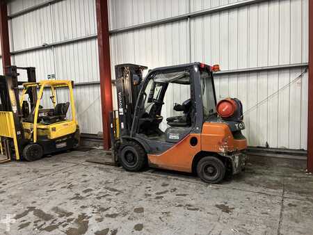 Gázüzemű targoncák 2019  Toyota 02-8FGF25 (3)