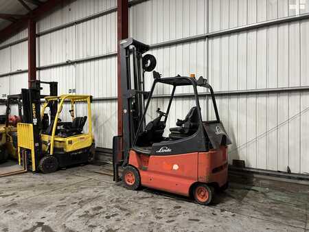 Chariots électriques à 4 roues 2006  Linde E20-02-000 (2)