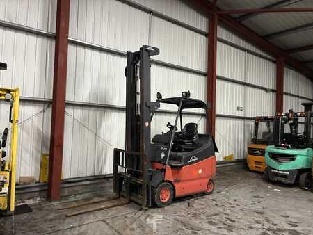 Chariots électriques à 4 roues 2006  Linde E20-02-000 (3)