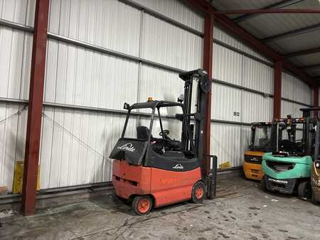 Chariots électriques à 4 roues 2006  Linde E20-02-000 (6)