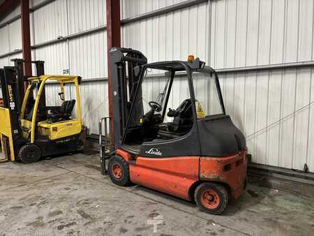 Chariots électriques à 4 roues 2008  Linde E25/02 (3)