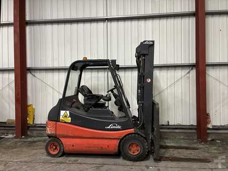 Chariots électriques à 4 roues 2008  Linde E25/02 (5)