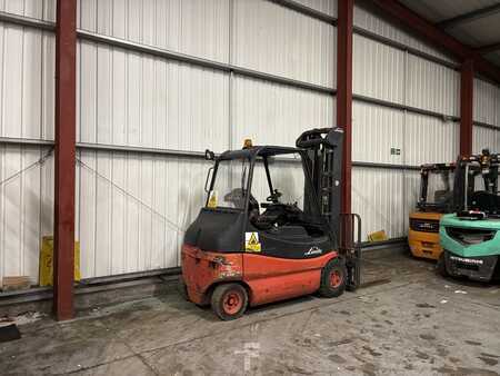 Chariots électriques à 4 roues 2008  Linde E25/02 (7)