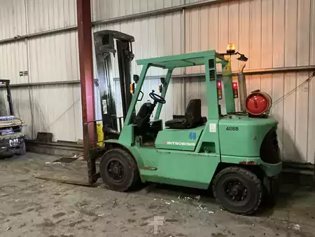 Empilhador a gás 2003  Mitsubishi FG40K (2)