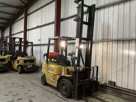 Gázüzemű targoncák 2001  CAT Lift Trucks GP25K (6)