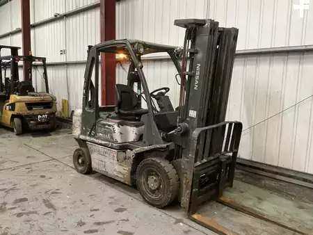 Carrelli elevatori diesel 2011  Nissan Y1D2A25Q (4)