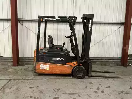 Carrelli elettrici 3 ruote 2011  Doosan B20T-5FB (3)