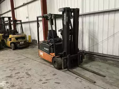 Carrelli elettrici 3 ruote 2011  Doosan B20T-5FB (4)