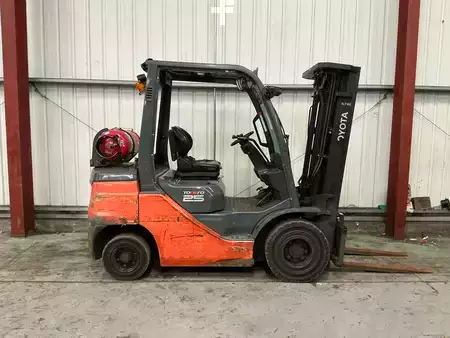 Carrelli elevatori GPL 2022  Toyota 02-8FGF25 (6)