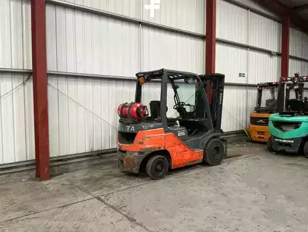 Carrelli elevatori GPL 2022  Toyota 02-8FGF25 (2)