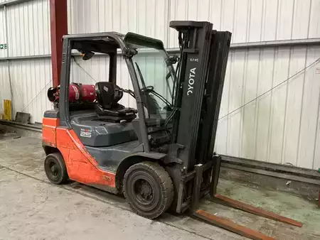 Carrelli elevatori GPL 2022  Toyota 02-8FGF25 (3)