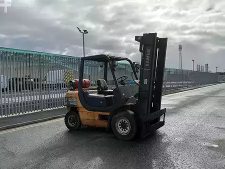 Empilhador a gás 2006  Samuk SF35L (2)