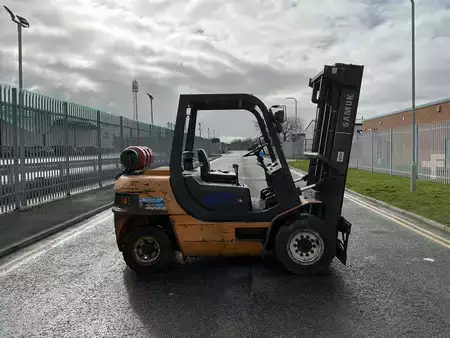 Empilhador a gás 2006  Samuk SF35L (4)