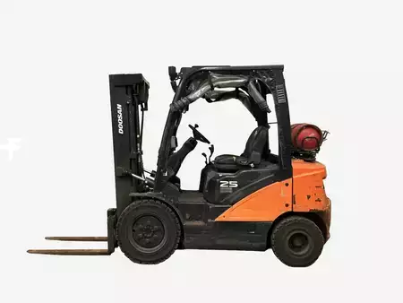 Gas truck 2018  Doosan G25P-7 (1)