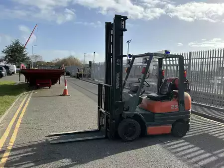 LPG VZV 1998  Toyota 42-6FGCU25 (2)