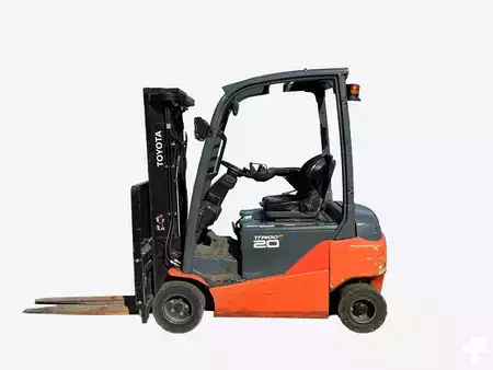 Elektryczne 4-kołowe 2016  Toyota 8FBMK20T (1)