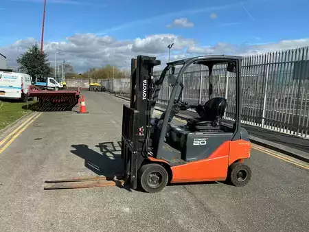 Elektryczne 4-kołowe 2016  Toyota 8FBMK20T (3)