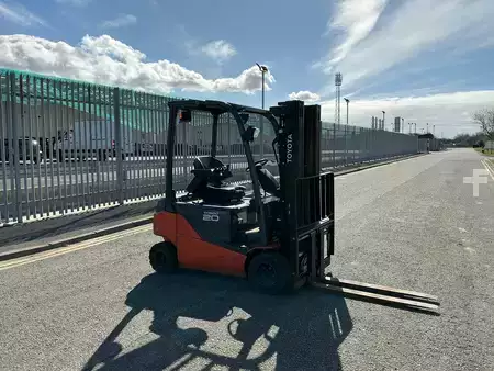 Elektryczne 4-kołowe 2016  Toyota 8FBMK20T (5)