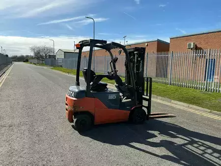 Elektryczne 4-kołowe 2016  Toyota 8FBMK20T (6)