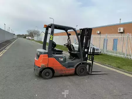 Dízel targoncák 2021  Toyota 42-8FDF18 (5)