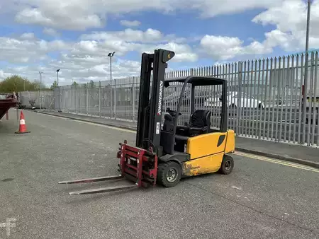 Electric - 4 wheels 2005  Jungheinrich EFG320 (2)