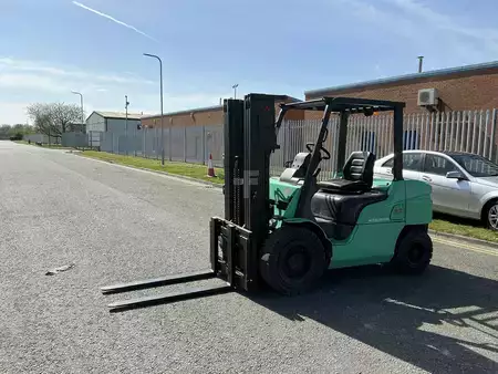 Dízel targoncák 2010  Mitsubishi FD30N (2)