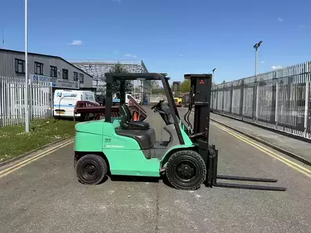 Dízel targoncák 2010  Mitsubishi FD30N (4)