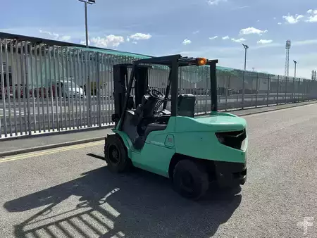 Dízel targoncák 2010  Mitsubishi FD30N (5)