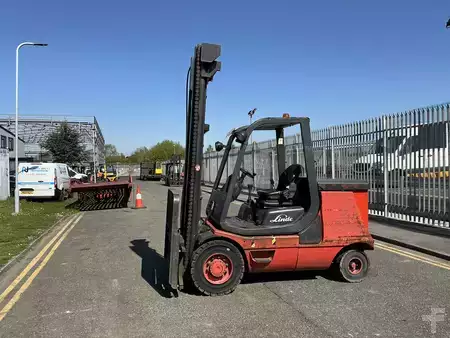 Elektro čtyřkolový VZV 2006  Linde E40P (2)