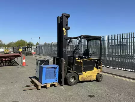 Eléctrica de 4 ruedas 2016  Yale ERP25VLE3145 (2)