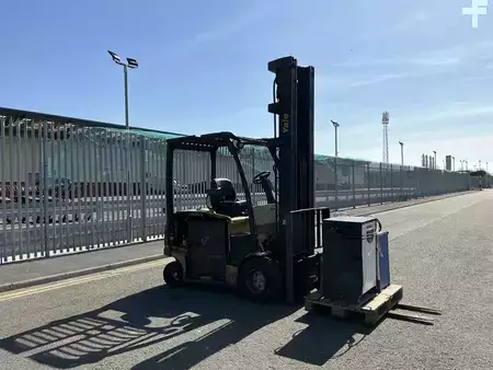 Eléctrica de 4 ruedas 2016  Yale ERP25VLE3145 (6)