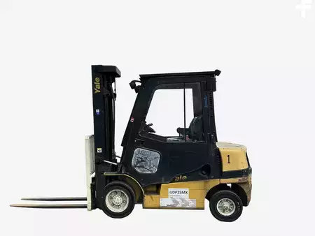 Empilhador diesel 2019  Yale GDP25MXV2420 (1)