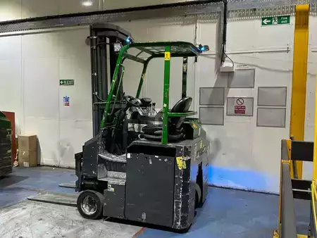 Chariots multidirectionnels 2019  Combilift CBE 3000 (2)