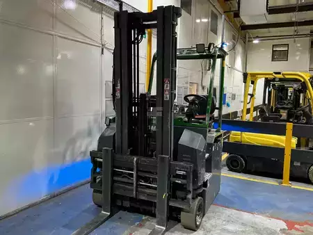 Chariots multidirectionnels 2019  Combilift CBE 3000 (3)