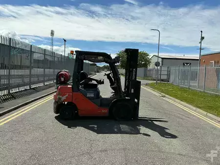 Chariots élévateurs GPL 2019  Toyota 02-8FGF25 (2)