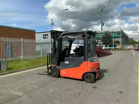 Chariots électriques à 4 roues 2019  Toyota 8FBMT25 (2)