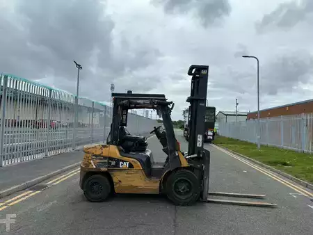 Chariots élévateurs diesel 2013  CAT Lift Trucks DP30NT (3)
