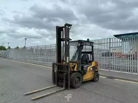 Chariots élévateurs diesel 2013  CAT Lift Trucks DP30NT (4)