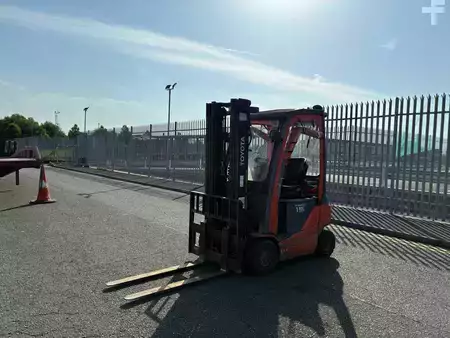 Elektro čtyřkolový VZV 2015  Toyota 8FBMT15E11026 (2)