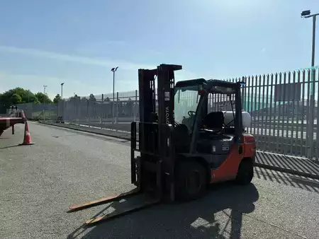 LPG heftrucks 2019  Toyota 02-8FGF30 (2)