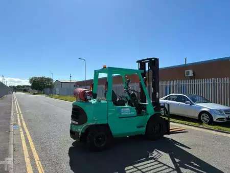 LPG heftrucks 2005  Mitsubishi FG40KL (2)
