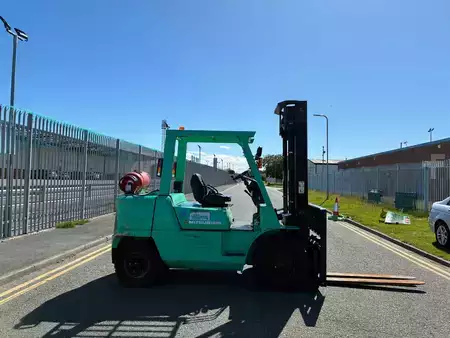 LPG heftrucks 2005  Mitsubishi FG40KL (3)