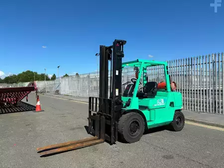 LPG heftrucks 2005  Mitsubishi FG40KL (5)