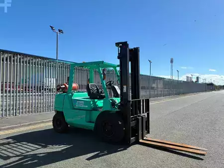 LPG heftrucks 2005  Mitsubishi FG40KL (6)