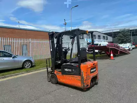 Eléctrico - 3 rodas 2015  Doosan B15T-5 (5)