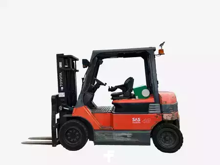 Eléctrico - 4 rodas 2014  Toyota 7FBMF40 (1)