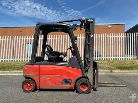 Eléctrico - 4 rodas 2013  Linde E20PL-01 (2)