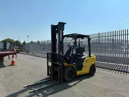 Dieselový VZV 2017  Hyundai 30D-9 (2)