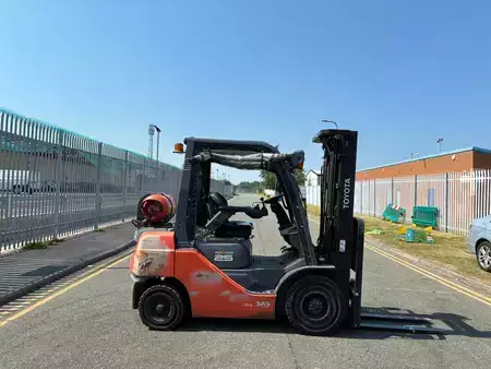 Carrelli elevatori GPL 2019  Toyota 02-8FGF25 (4)